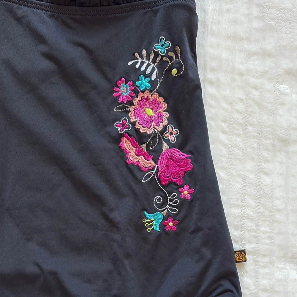 Aqua Tose Elegant Black Floral Embroidered One-Piece Swimsuit - Picture 5 of 6